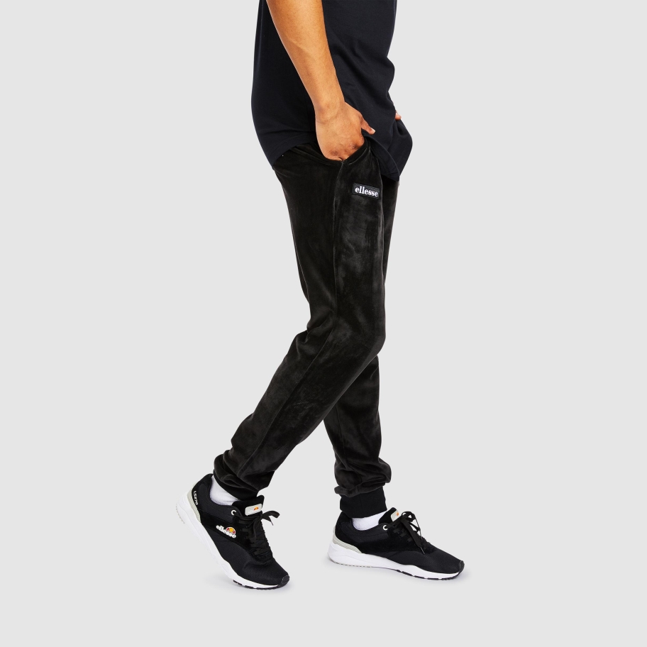 ELLESSE-HERITAGE-AW19Q4-MENS-SHD08120-QUERO-JOGGER-BLACK-ECOMM-3-.JPG-galleryConversionGroup-912Wx912H